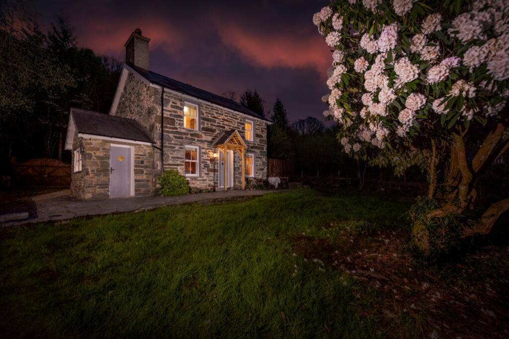 Charming Riverside Cottage In Snowdonia National Park Tanygrisiau Екстериор снимка
